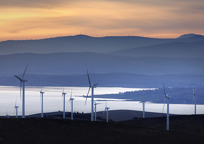 Foto El BEI suscribe con Iberdrola y Caja Rural de Soria un préstamo verde de 55 M€ para construir un parque eólico en Castilla y León.